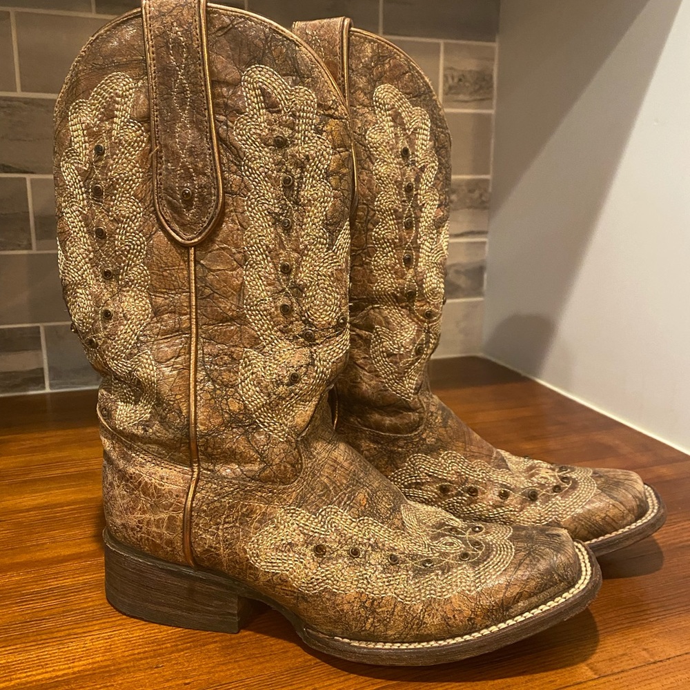 Corral boots